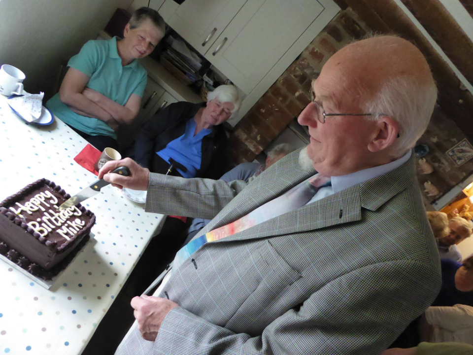 utting the cake.