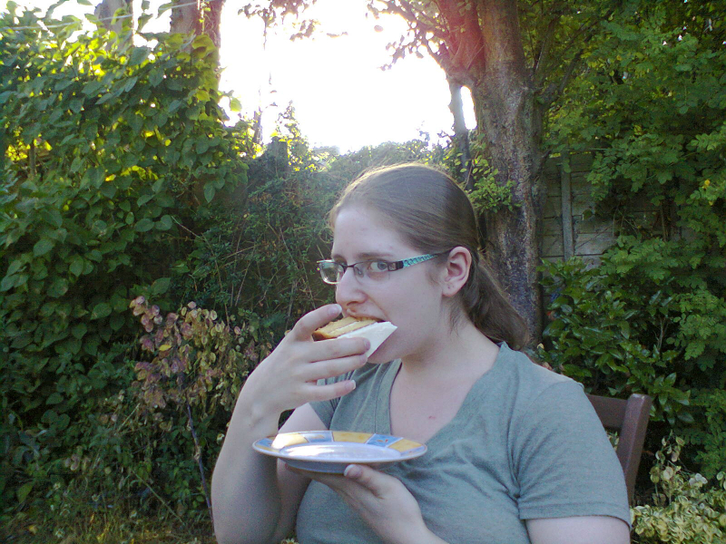 Ruthie eating cake at Pete & Susanne's.